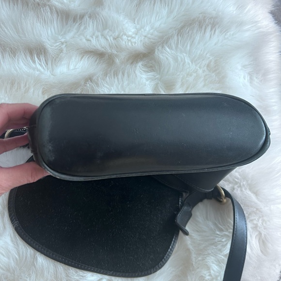 Vintage 90's Coach Fletcher #4150 black leather
shoulder/crossbody bag - Picture 3 of 14